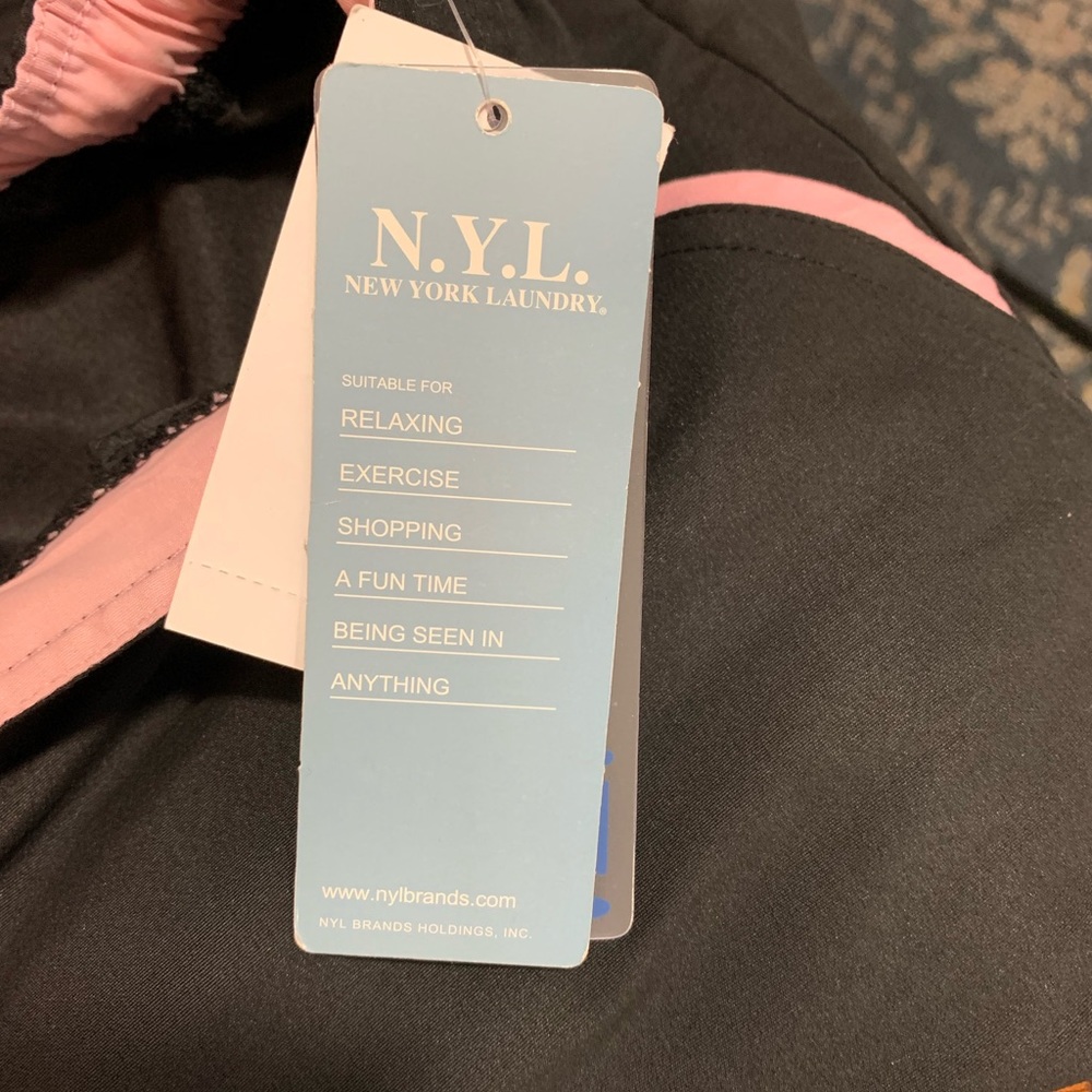 NWT.  N.Y.L. Capri Pants - Picture 5 of 6